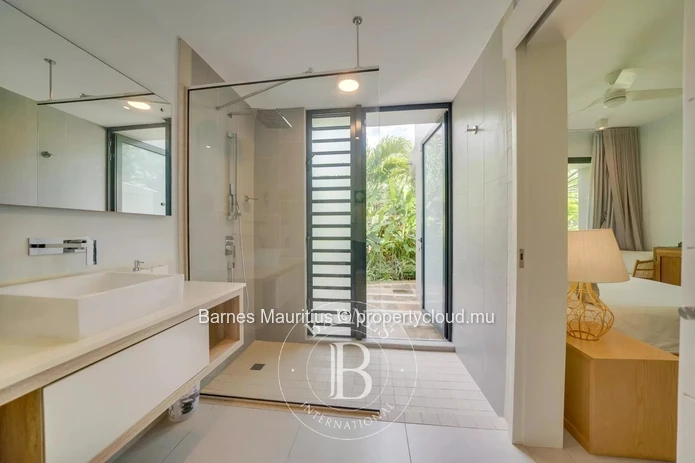 ROYAL PARK – Modern Villa with pool –  4 bedrooms